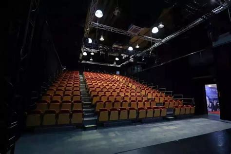 有戏!——Kusch+Co米兰“小剧场”首演_美国室内设计中文网