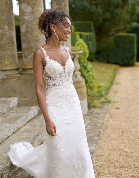 Bailee an ultra-modern fitted wedding dress with matte lace | wed2b