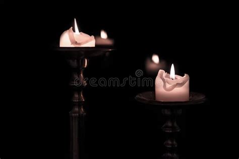 蜡烛火晚上 库存照片. 图片 包括有 蜡烛, 死亡, 圣诞节, 祈祷, 熔化, 烛光, 投反对票, 背包徒步旅行者 - 16187258