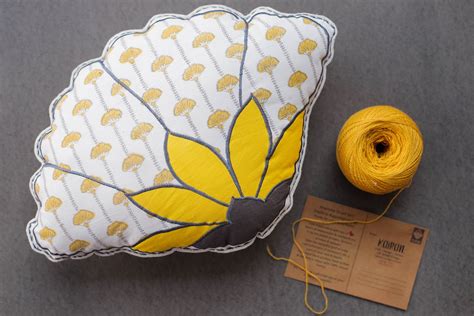 The Chirping Birds - Flower Shape Pillow – Kairan Studio
