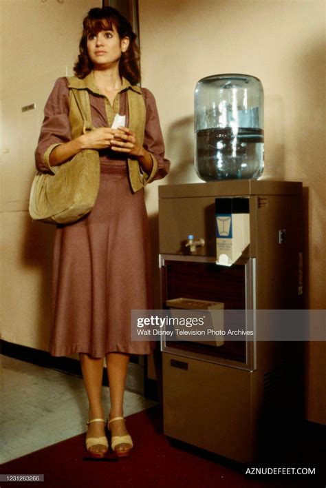 PENNY PEYSER Feet - AZNudeFeet