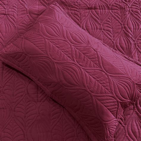 Wine Leaf Quilted bedspread