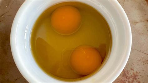 Confit Egg Yolks in Olive Oil and Put Them on Everything | Lifehacker