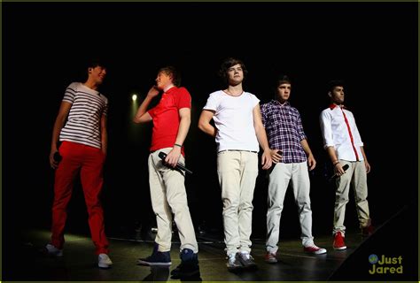 One Direction First Tour 的图像结果