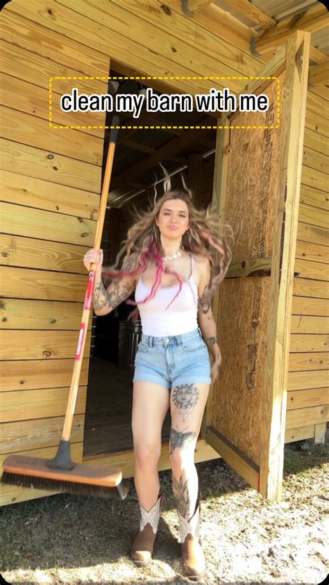 kiersten grace | THE BIGGEST SPIDER I HAVE EVER SEEN | Instagram