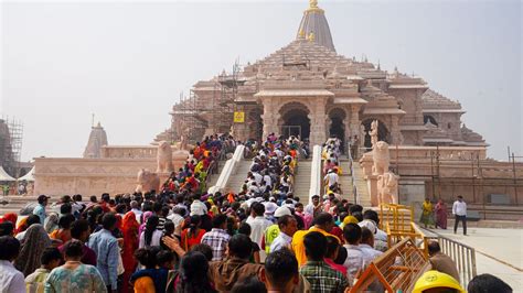 महाकुंभ के दौरान राम मंदिर में हुई चढ़ावे की चोरी? SIT के रडार पर ...