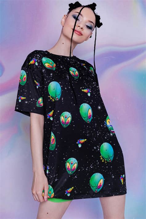 Alien Clothes 的图像结果