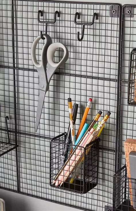 Small Office Space Organization 的图像结果