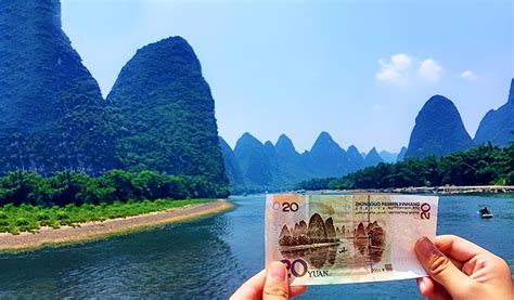 20元人民币背景是桂林的哪个景点，20块钱后面印的是桂林哪一座山