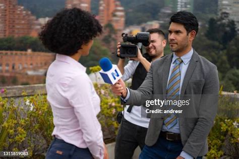 Front Camera Interview Shot 的图像结果