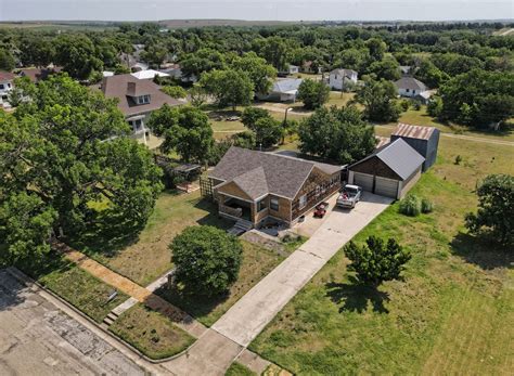 411 S 2nd St, Lincoln, KS | Bungalow For Sale - Wildlife Properties ...