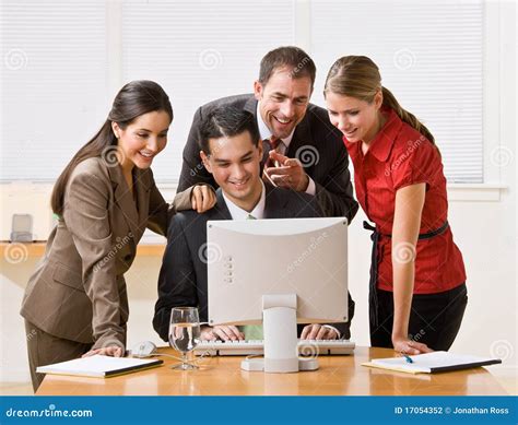 Business People On Right Side of Picture On Computer 的图像结果