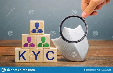 Bloques De Madera Con La Palabra Kyc Conocer a Su Cliente. Verificar La ...