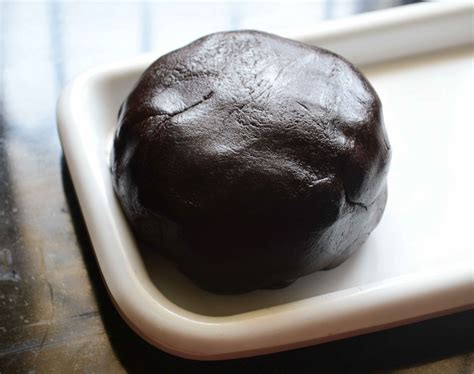 Dark Modelling Chocolate / Candy Clay - Video Recipe – Gayathri's Cook Spot
