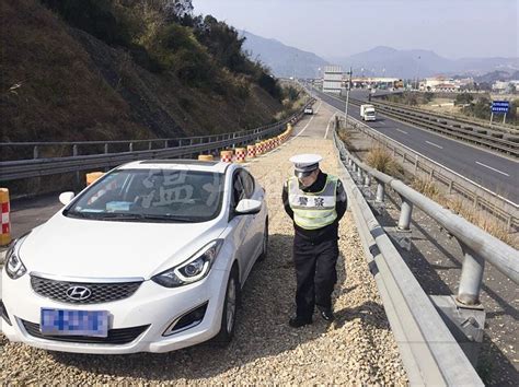 小车冲进高速避险车道 司机竟是为了试车-新闻中心-温州网