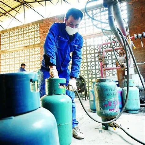 柳州市专项整治行动取得阶段胜利 销毁4008个“黑燃气瓶”护民安全_钢瓶