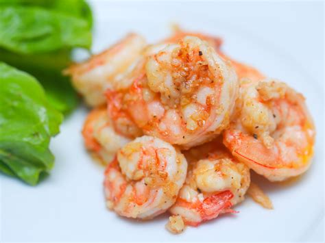4 Easy Ways to Prepare and Cook Prawns (with Pictures)