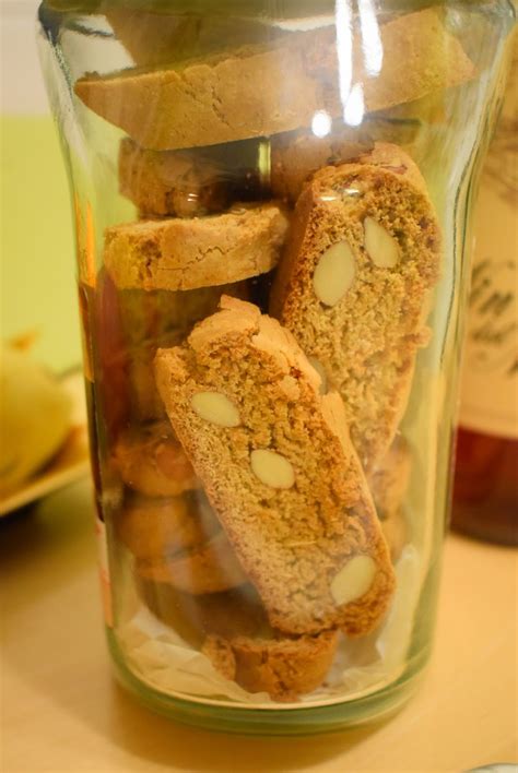 На вкусен път с Татяна: Бишкоти ди Прато или кантучини - тосканските ...