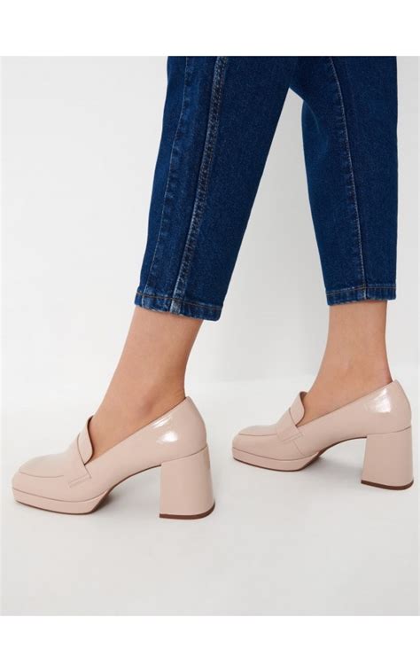 Loafersy na obcasie Kolor beżowy - MOHITO - 6202U-02X