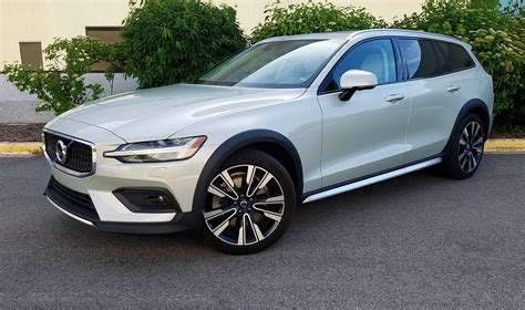 Test Drive: 2020 Volvo V60 Cross Country | The Daily Drive | Consumer Guide®