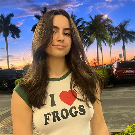 Sofia Elizabeth | these glasses are becoming my personality 👓 @raybanmeta | Instagram