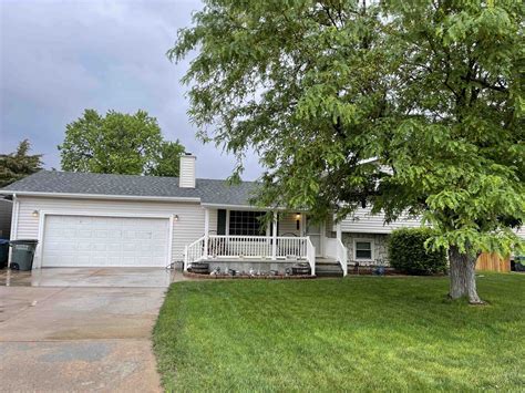 110 Canterbury rd, Dodge City, KS 67801 - MLS# 14031 - Coldwell Banker