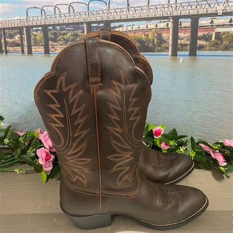 Near new Leather ARIAT Womens boots Size 9C Us Brown (s)