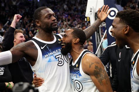 NBA fans are all saying the same thing as Julius Randle scores late ...