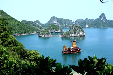 Halong Bay, Famous Tourists Attraction Place In Vietnam | Found The World