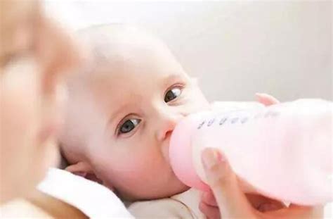 教你5招预防宝宝吐奶！ - 婴儿吐奶