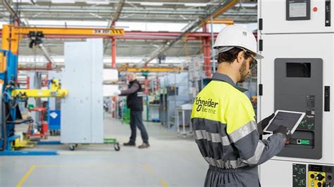 Medium-voltage switchgear and components for panels | Schneider ...