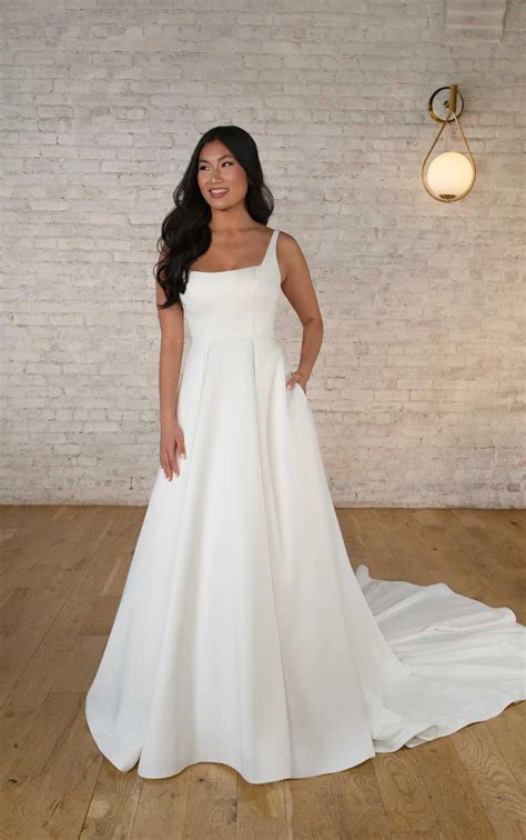 Minimalist Chic Modern A-Line Wedding Dress with Shoulder Straps and Pockets
