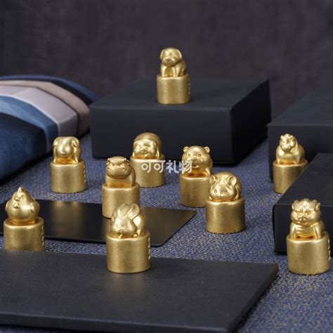 弟弟什么生日礼物最新素材