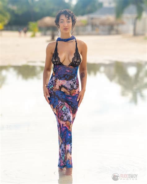 𝐓𝐡𝐞𝐫𝐞𝐬𝐚 𝐙𝐢𝐦𝐦𝐞𝐫𝐦𝐚𝐧 | 🌺🦩In her natural habitat. Shot by @rudebwoyphotos @bikinishootescapes Dress ...