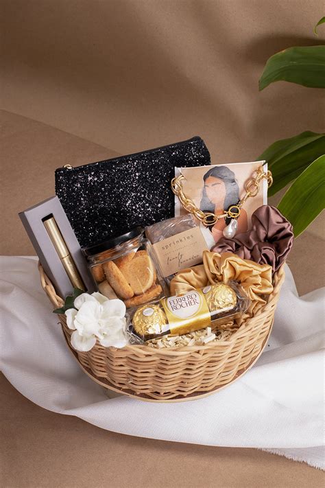 Gift Hampers For Women | Online Gifts For Girls | Gift Box for Her ...