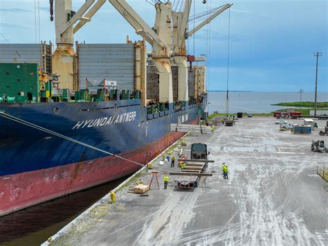 Offloading Structural Steel for Novelis – CORE INDUSTRIES