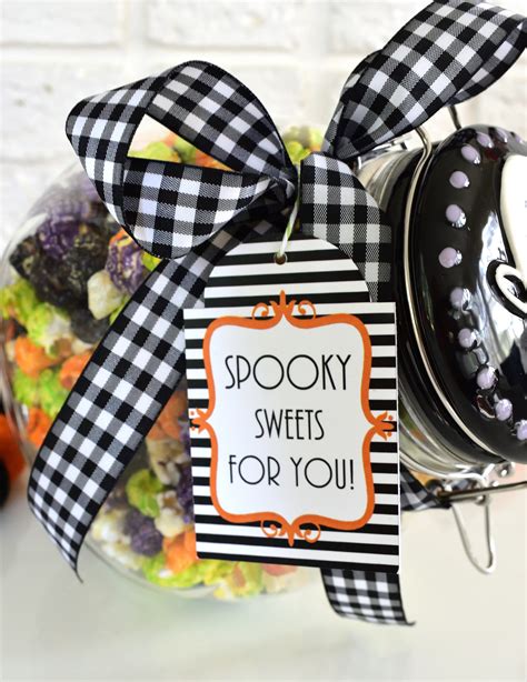 Halloween party favor ideas that will delight ghouls and goblins!