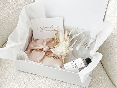 Ideas to ask bridesmaids to be in wedding | Beachweddingtips.com