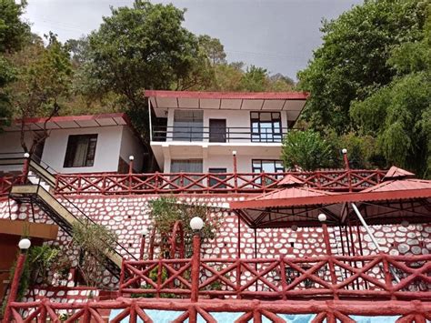 Ceyone Classic Fall Resort in Mussoorie: Discover Serenity