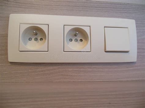 Electricity Wall Outlet 的图像结果