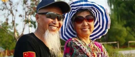 76岁大爷带患癌妻子环游世界，多活了22年，童话仍在继续……_向东_高志_化疗