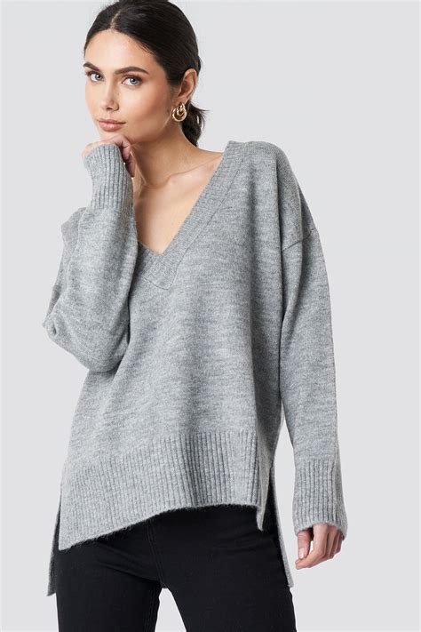 Deep V-neck Oversized Sweater Grey | NA-KD