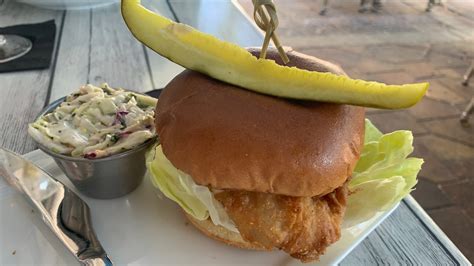 Naples restaurant reviews: Hogfish Harry's will hook you