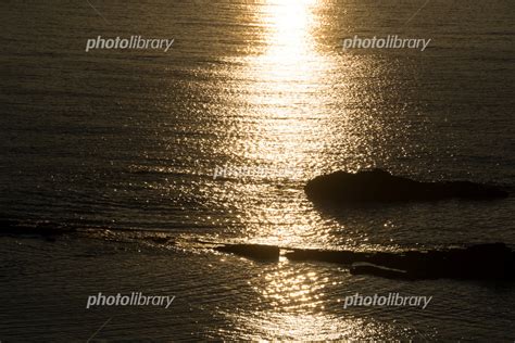 夕暮れの光る海 写真素材 [ 5193532 ] - フォトライブラリー photolibrary