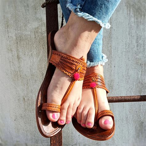 8 Ways to Select Kolhapuri Chappals to Wear with an Outfit – irasoles