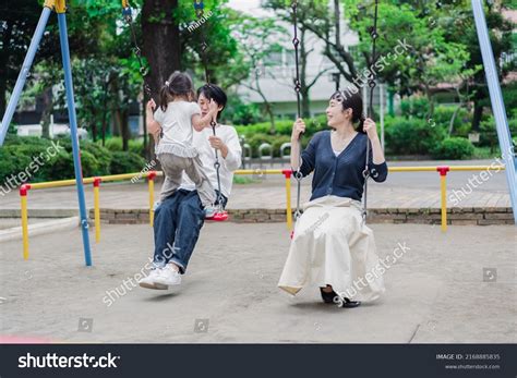 Parents and Kids Playing 的图像结果