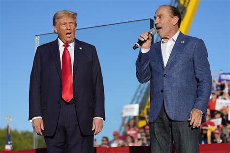 Lee Greenwood, true believer in God and Trump, to sing 'God Bless the ...