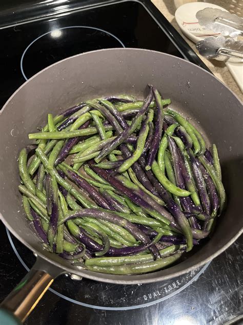 My purple beans turned green when I cooked them : r/mildlyinteresting