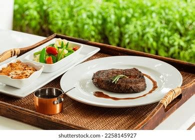 Restaurant Table Side View 的图像结果