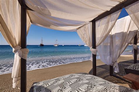 Beach Bars and Bars on the Cycladic Island of Milos| travel.gr